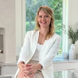 Jamie Van Zandt, Agent in  - Compass