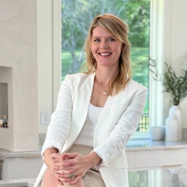 Headshot of Jamie Van Zandt