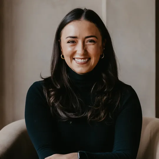 Madisen Graves, Agent in  - Compass