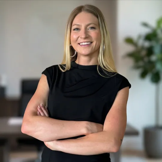 Nicole Sakwerda, Agent in  - Compass