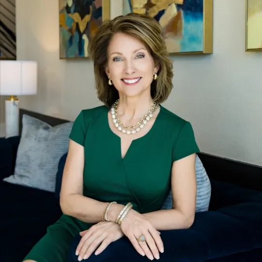 Ellen Dunn, Agent in  - Compass