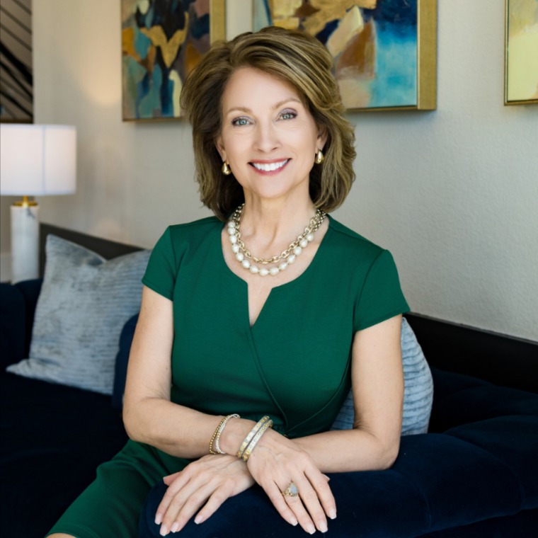 Headshot of Ellen Dunn