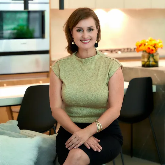 Lea Hallahan, Agent in  - Compass