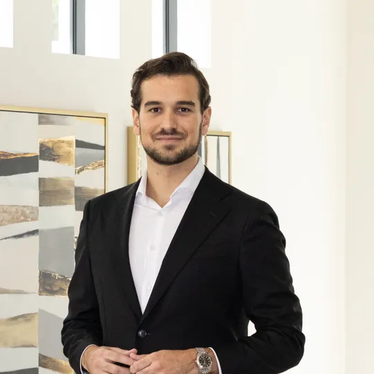 William Selaj, Agent in  - Compass