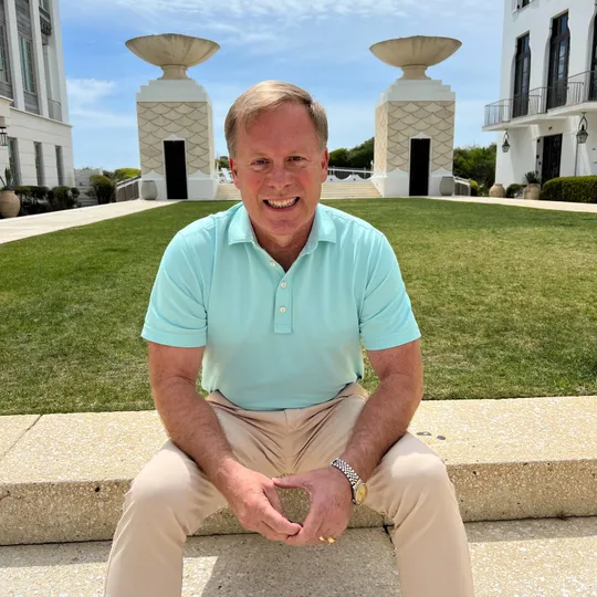 Michael Tucker, Agent in  - Compass