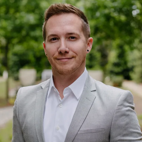 Billy Hoffman, Agent in  - Compass