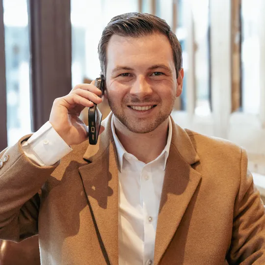 Michael Bouselli, Agent in  - Compass