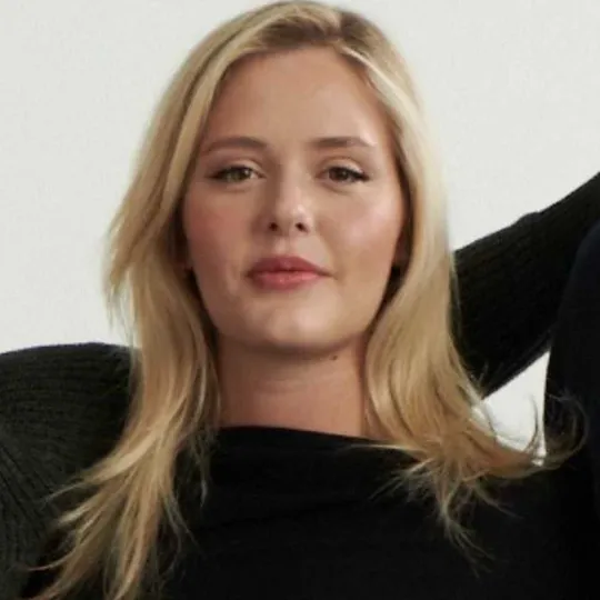 Mara Sophie Schmitz, Agent in  - Compass