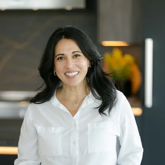 Emily Luna, Agent in  - Compass