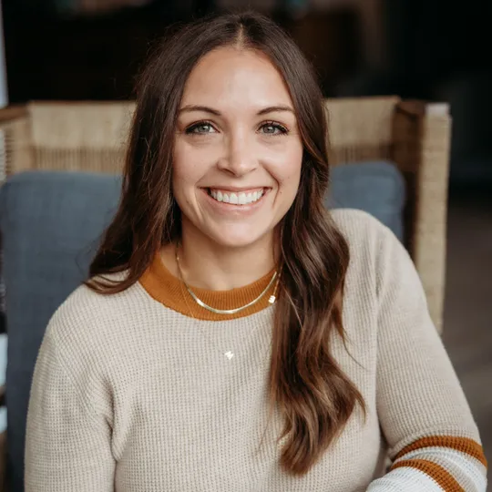 Jennifer Hernandez, Agent in  - Compass