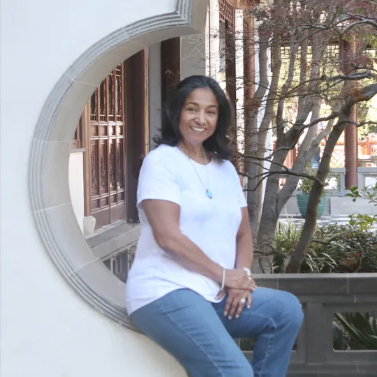 Olivia Navarro, Agent in  - Compass