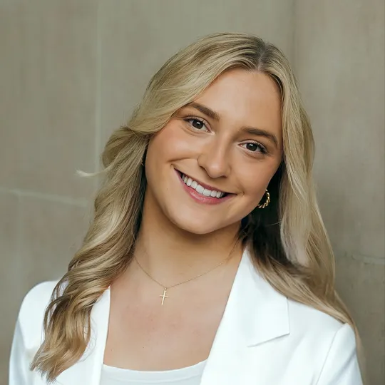 Sophia Weber, Agent in  - Compass