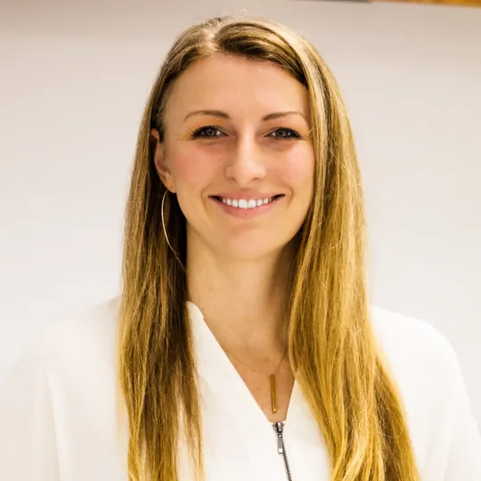 Brianna Bruzer, Agent in  - Compass