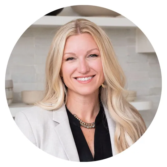 Krisi Vera, Agent in  - Compass