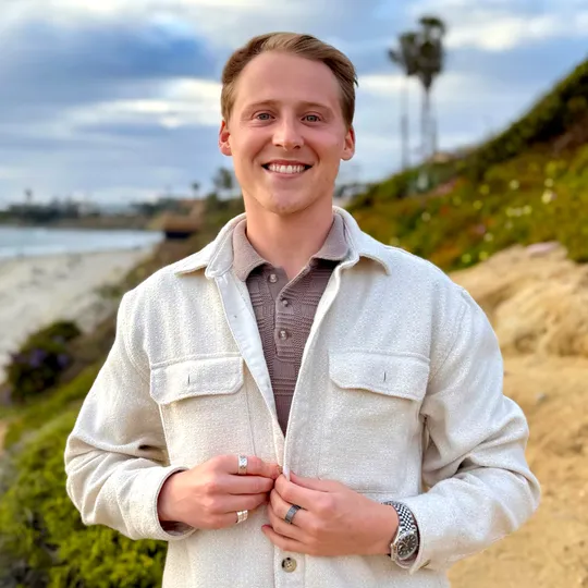 Pete Bardetti, Agent in  - Compass