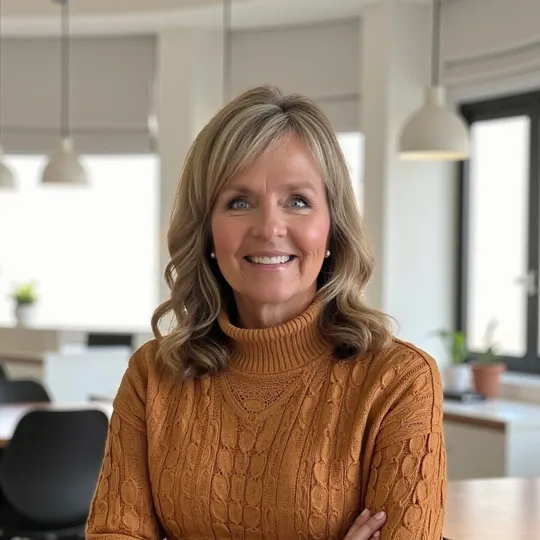 Kelly Burke, Agent in  - Compass