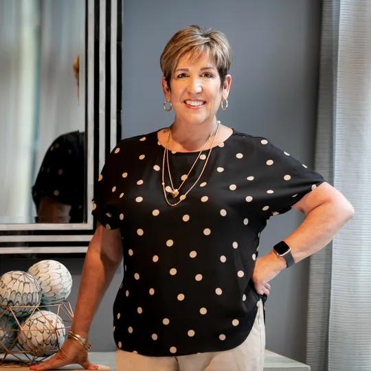 Evelyn Lugo, Agent in  - Compass