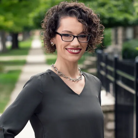 Lindsay Czisny, Agent in  - Compass