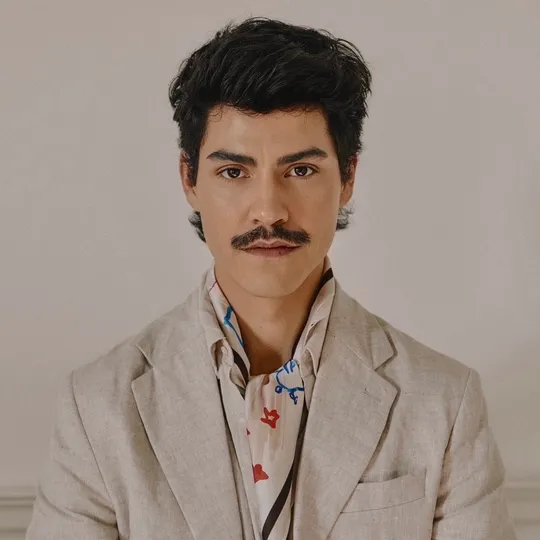 Robert Vitela, Agent in  - Compass