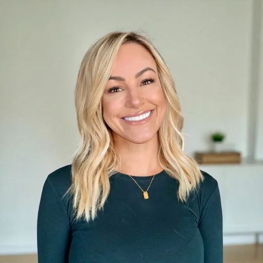 Lauren Swain, Agent in  - Compass