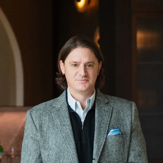 Austin Stowell, Agent in  - Compass