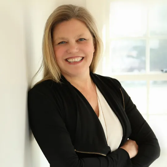 Barbara Voytas, Agent in  - Compass