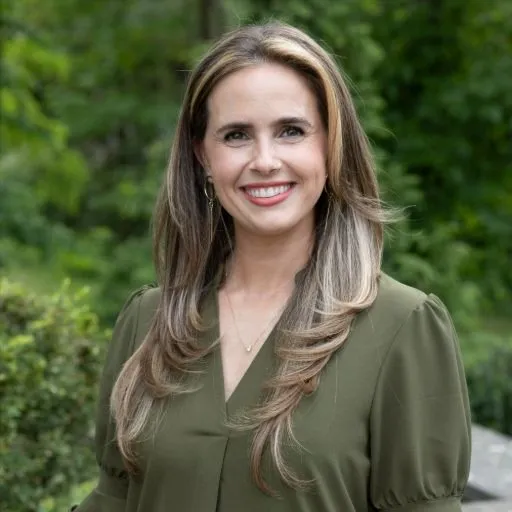 Leah Smith, Agent in  - Compass