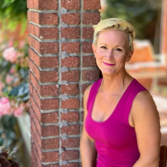 Dee Davis, Agent in  - Compass