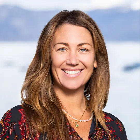 Julia Szendrei, Agent in  - Compass