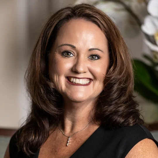 Kim Main, Agent in  - Compass