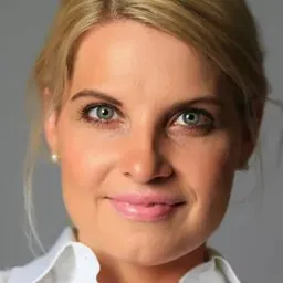 Janelle Harwood, Agent in  - Compass