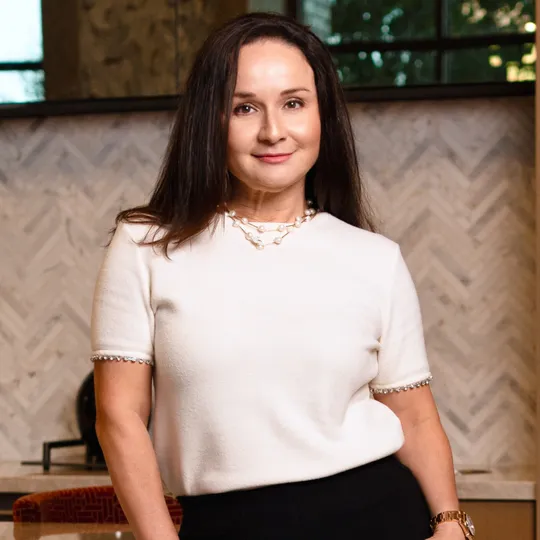 Gabriela Lekic, Agent in  - Compass