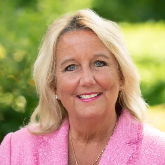 Suzanne Weis, Agent in  - Compass