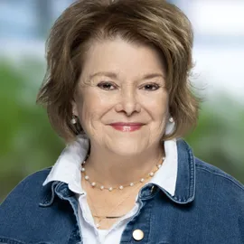 Debbie DiCamilla, Agent in  - Compass