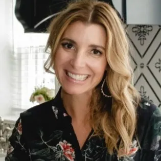 Erin Mormile, Agent in  - Compass