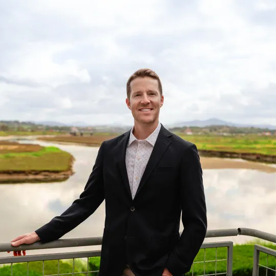 Drew Davis, Agent in  - Compass