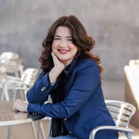 Sidney Vasquez, Agent in  - Compass