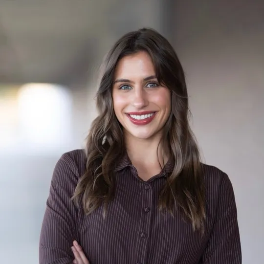 Carly Martin, Agent in  - Compass