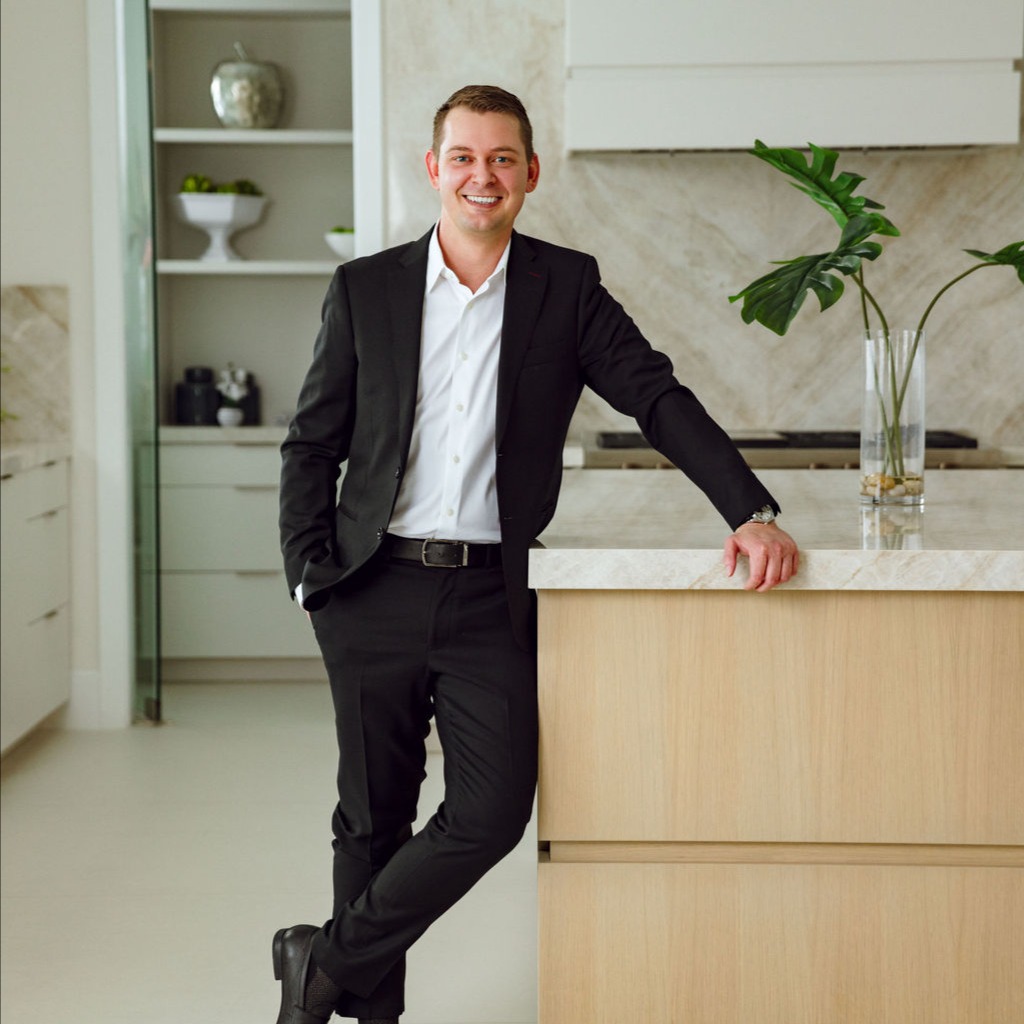 Headshot of Logan Crewss