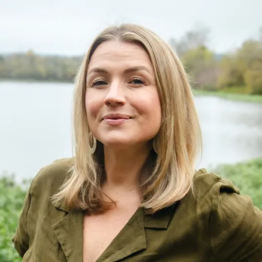 Shannon Deschler, Agent in  - Compass