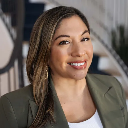 Fiorella Villarruel, Agent in  - Compass