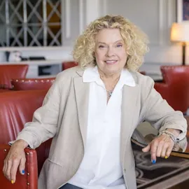 Julie Nachtwey, Agent in  - Compass