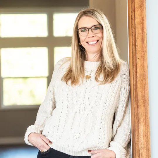 Kristen Palmer, Agent in  - Compass