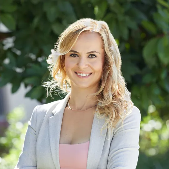 Inci Eker, Agent in  - Compass