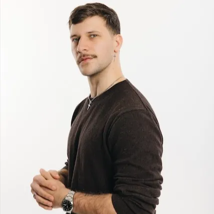 Andrew Izhiman, Agent in  - Compass