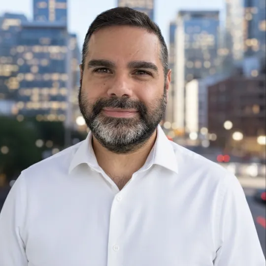 Aeen Avini, Agent in  - Compass