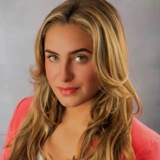 Natasha Mozol, Agent in  - Compass