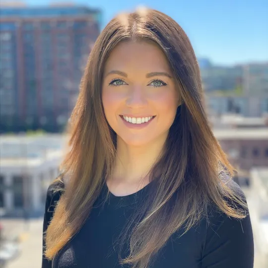 Amanda Cessot, Agent in  - Compass