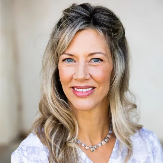 Silke Stearns, Agent in  - Compass