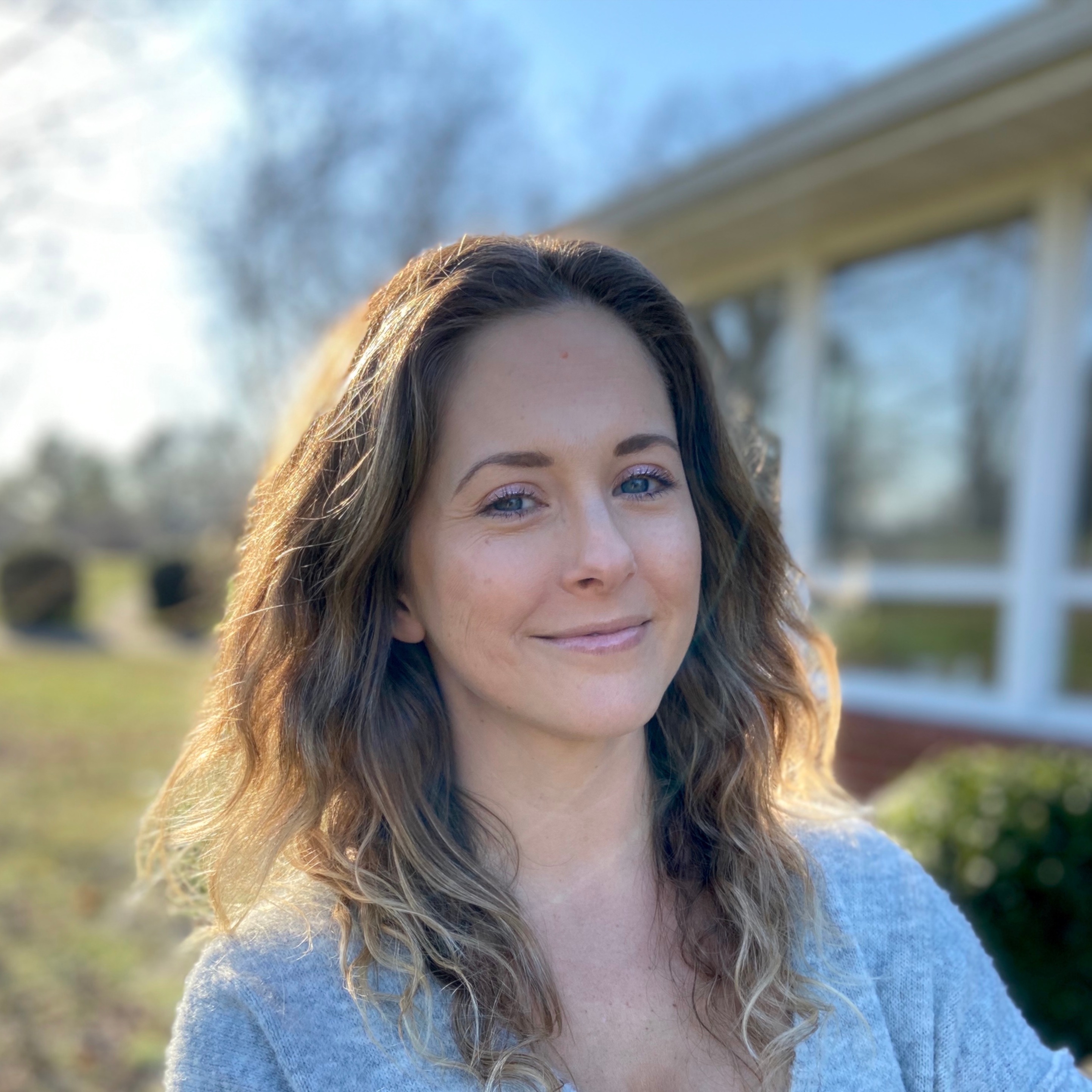 Headshot of Lindsay Bennett